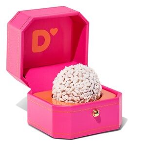 Dunkin’ Donuts Pink Box For Engagement Day : Rare: Collectible: NEW